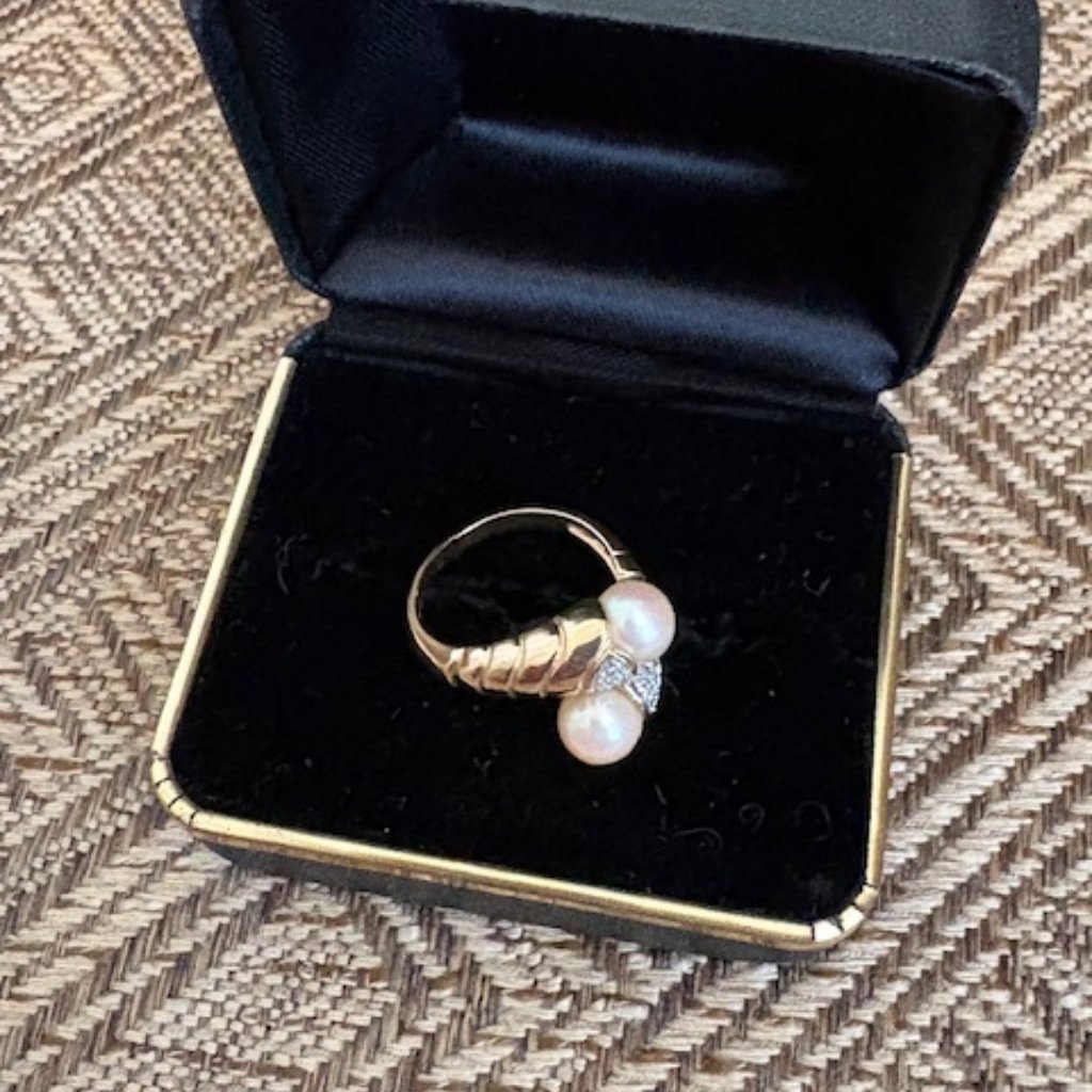 10 K Gold, Pearl & Diamond Ring